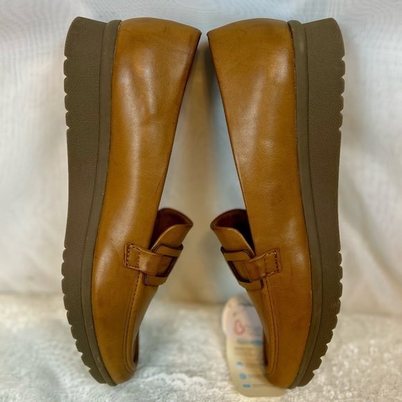 NWT BareTraps Addison Womans Slip On Loafers Shoes / size 7.5 - Picture 3 of 12